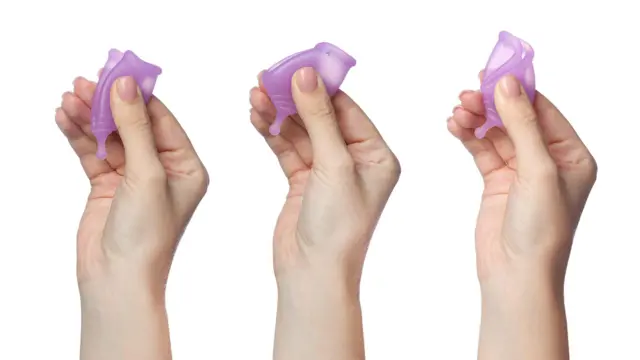 মেন্সট্রুয়াল কাপ ঢোকানোর ক্ষেত্রে কয়েকটি পদ্ধতি অনুসরণ করা হয়