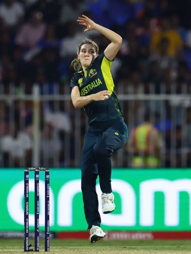 સદરલૅન્ડએ 19મી ઓવરમાં ચાર વિકેટ લીધી