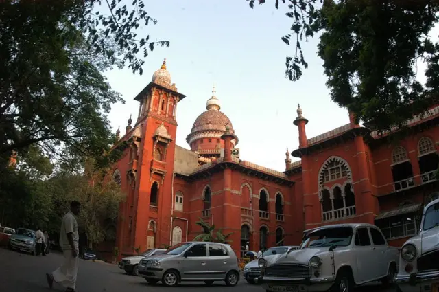 ஜெகன்மூர்த்தியை கைதுசெய்து விசாரிக்க விரும்பியதாகவும் ஆனால், அவரது ஆதரவாளர்கள் திரண்டதால் விசாரிக்க முடியவில்லை என்றும் காவல்துறை தரப்பு தெரிவித்தது.