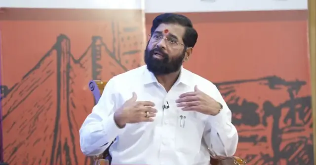 "अभिव्यक्ती स्वातंत्र्य वगैरे ठिक आहे, पण त्याचा गैरफायदा घेऊन बोलणार असाल तर हा एकप्रकारचा व्यभिचार, स्वैराचार आणि एकप्रकारे सुपारी घेऊन बोलण्याचं काम आहे," अशी प्रतिक्रिया उपमुख्यमंत्री एकनाथ शिंदे यांनी बीबीसीच्या मंचावर दिली आहे.