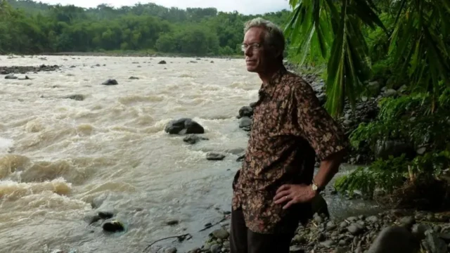 Peter Carey.