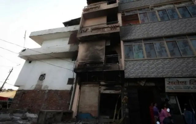  आग से तबाह हुआ केसरवानी परिवार का घर