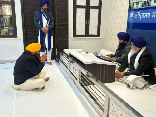 ਮੁੱਖ ਮੰਤਰੀ ਭਗਵੰਤ ਮਾਨ ਦਾ ਕਹਿਣਾ ਹੈ ਕਿ ਉਹ ਇੱਕ ਨਿਮਾਣੇ ਸਿੱਖ ਵਜੋਂ ਅਕਾਲ ਤਖ਼ਤ ਸਾਹਿਬ ਵਿਖੇ ਪੇਸ਼ ਹੋਏ ਹਨ।