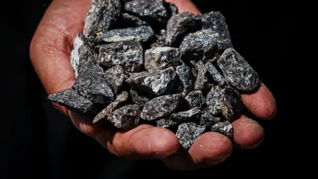 Угоду про ресурси продовжують обговорювати, каже президент