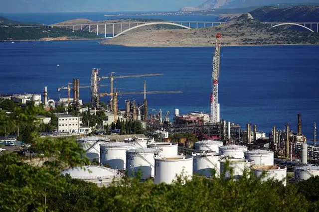 Через термінали в Хорватії нафту можна постачати і в Угорщину, і у Словаччину