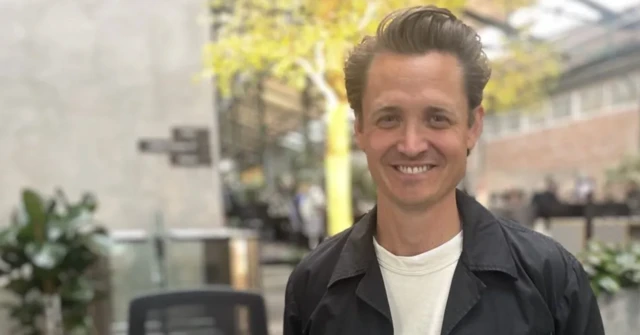 Niklas Adelberth poz veriyor