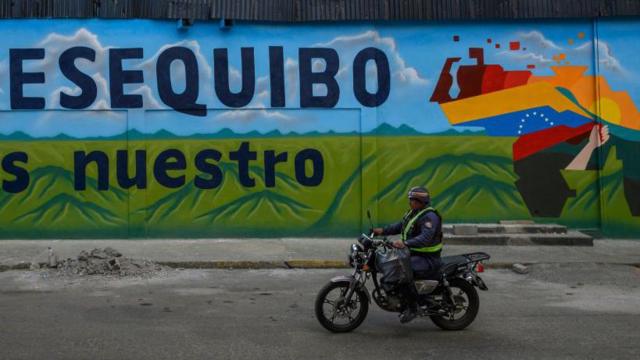 Una pared con la campaña venezolana por el Esequibo