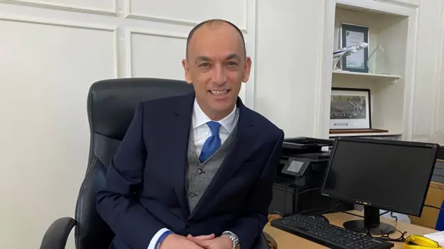 เอียน สมิธ บรู๊คเฮาส์ คอลเลจ