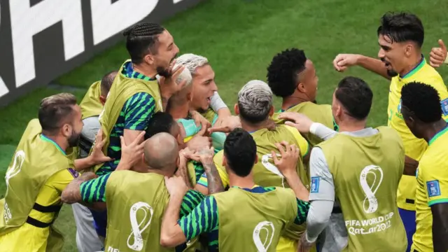  রিচার্লিসনকে ঘিরে উল্লাস।