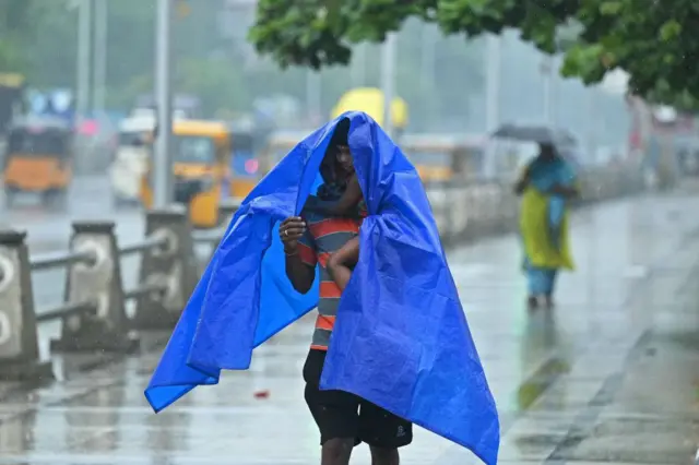 சென்னை மழை: திடீர் மழைக்கு என்ன காரணம்? தமிழ்நாட்டில் எங்கெல்லாம் மழை பெய்யும்?