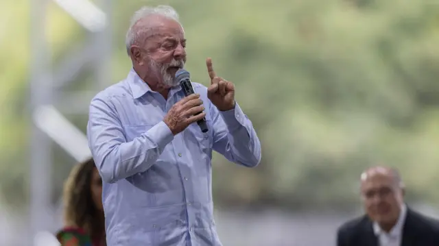 Lula durante um discurso.