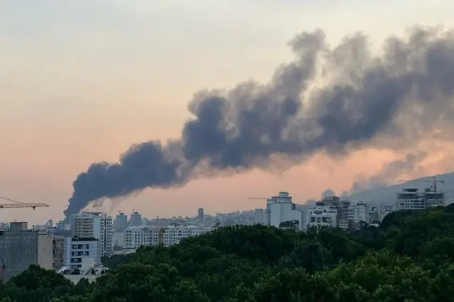 তেহরানে রাষ্ট্রীয় সম্প্রচার ভবনে বিস্ফোরণ, ধোঁয়ার কুণ্ডলী আকাশে ঊর্ধ্বমুখী