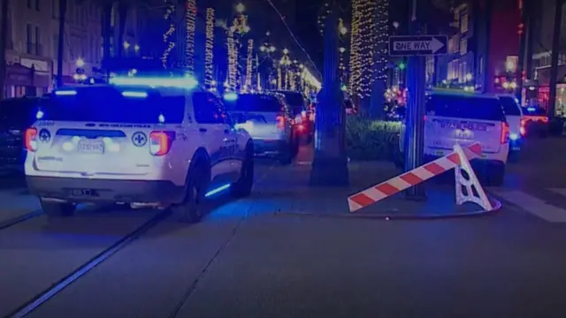 خودروهای پلیس در محل