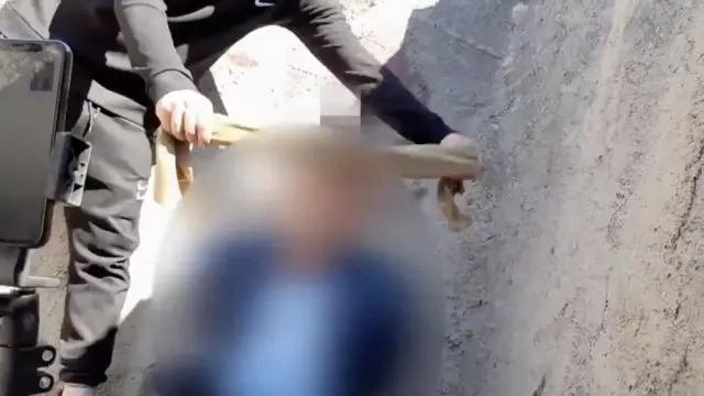 صحنه‌ای از گزارش بخش خبر شبکه دو تلویزیون دولتی ایران