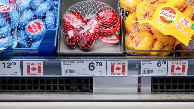 加拿大卑詩省（英屬哥倫比亞省）悉尼一家超市在起司貨架上展示「加拿大製造」標識（26/2/2025）