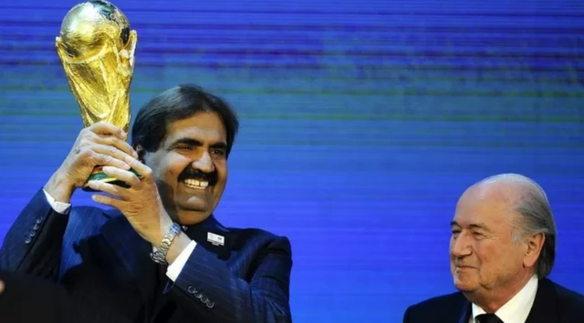 Катарды тандоо башынан эле сынчылардын көптөгөн суроолорун жаратты.