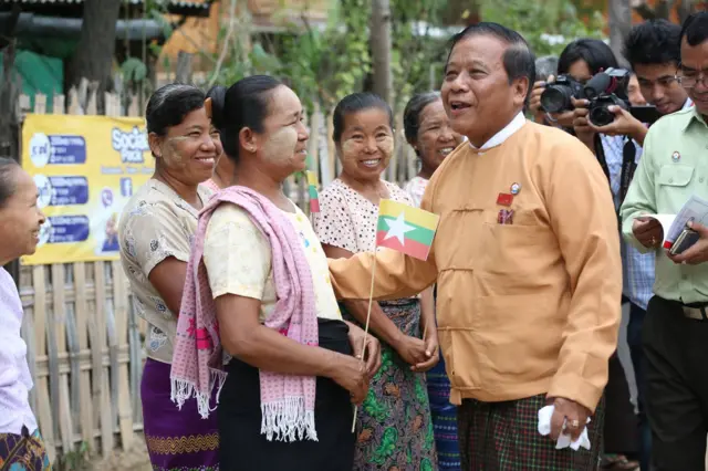 ၂၀၁၇ ခုနှစ်၊ ဇူလိုင်လတုန်းက မန္တလေးတိုင်း လူထုတွေ့ဆုံပွဲမှာ မြင်ရတဲ့ ‌ဒေါက်တာ ဇော်မြင့်မောင် 