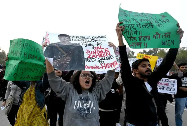 दिल्ली के इंडिया गेट पर छात्रों का प्रदर्शन