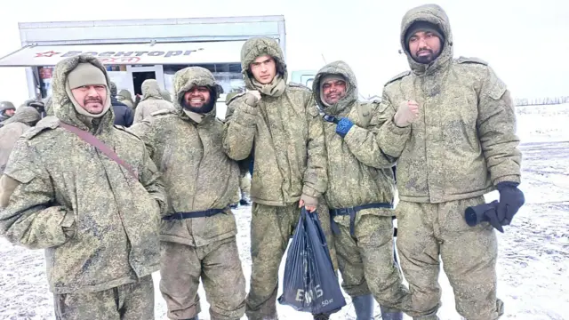 এই ছয়জনের মধ্যে তিনজনেরই খোঁজ পাওয়া যাচ্ছে না বলে জানিয়েছেন তাদের পরিবারের সদস্যরা