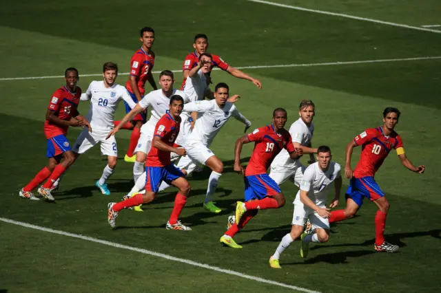 تعادلت إنجلترا وكوستاريكا سلبياً في مجموعة 