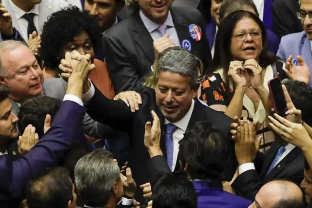 Arthur Lira comemorando reeleição