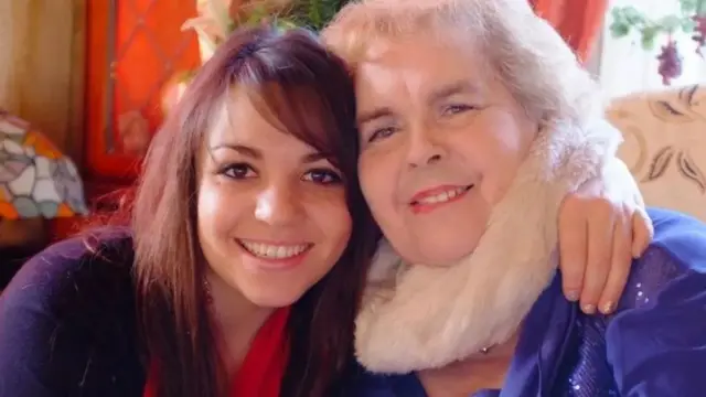 Вікі Вілсон зі своєю бабусею