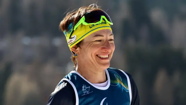 Александра Кононова вышла на соревнования в сережках с украинским флагом и надписью остановите войну