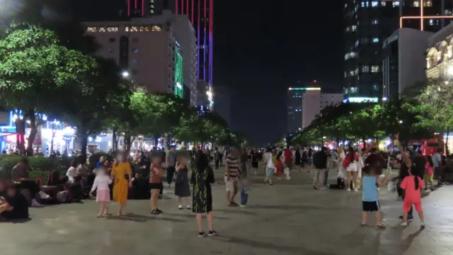 Phố đi bộ Nguyễn Huệ