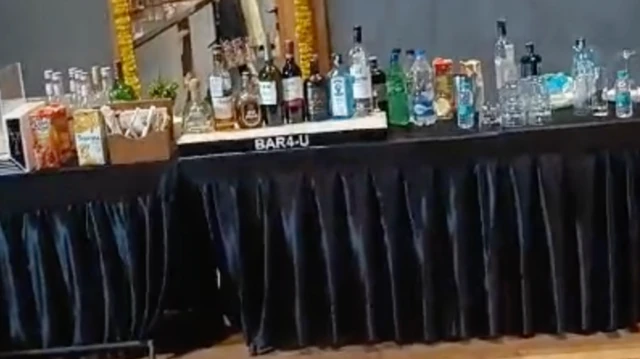 జన్వాడలో పోలీసుల దాడులు