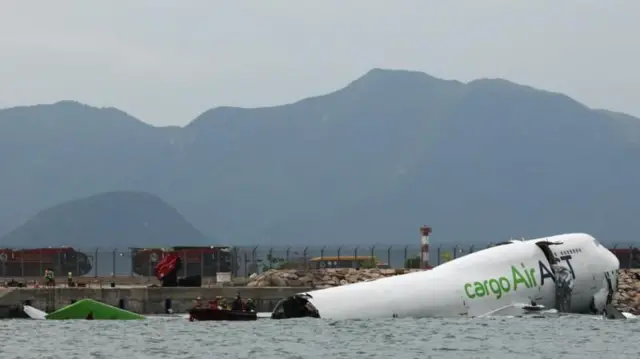 ফ্লাইট ডেটা রেকর্ডার ও ককপিট ভয়েস রেকর্ডার উদ্ধারের চেষ্টা চলছে