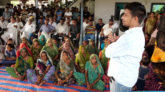 ગાંધીનગર, જૂના પહાડિયા ગામ, આખું ગામ વેચાઈ ગયું