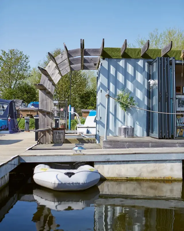Floating home