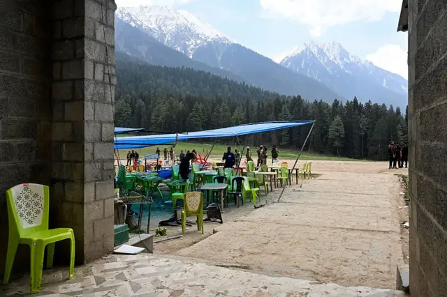 পহেলগামে মূলত পর্যটকদের নিশানা করেছিল হামলাকারীরা 