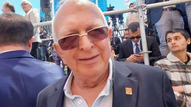 Bursa'dan gelen bir partili, partinin bölünmemesi gerektiğini söylüyor.