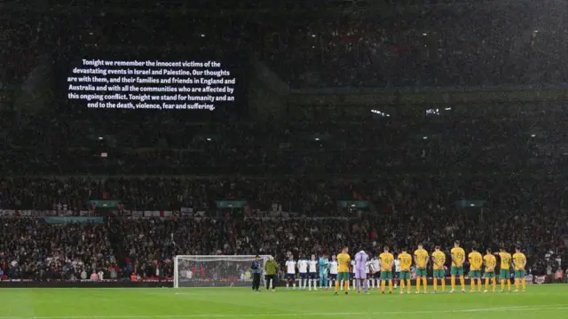 عبارات نعي لضحايا الحرب في ملعب ويمبلي