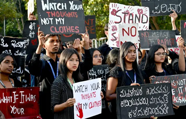 પશ્ચિમ બંગાળની રાજધાની કોલકતામાં 31 વર્ષની વયનાં ટ્રેઈની ડૉક્ટર ઉપર બળાત્કાર અને બાદમાં હત્યાની ઘટનાના વિરોધમાં માર્ચ