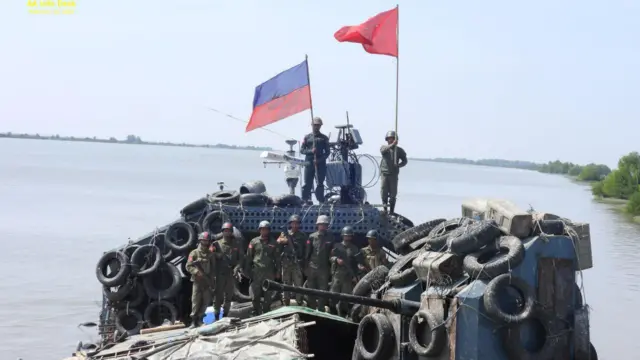 ဖေဖော်ဝါရီ ၁၃ ရက်က မင်းပြားမြို့ရေကြောင်းတိုက်ပွဲမှာ စစ်ကောင်စီတပ်စစ်သင်္ဘော ၃စီးကို အေအေသိမ်းဆည်းရရှိခဲ့တယ်လို့ ထုတ်ပြန်လာတဲ့ပုံ