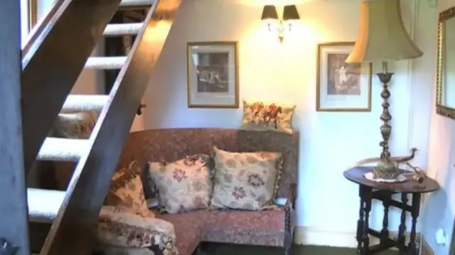 ਜੂਨ ਥੌਮਸ ਦਾ ਘਰ