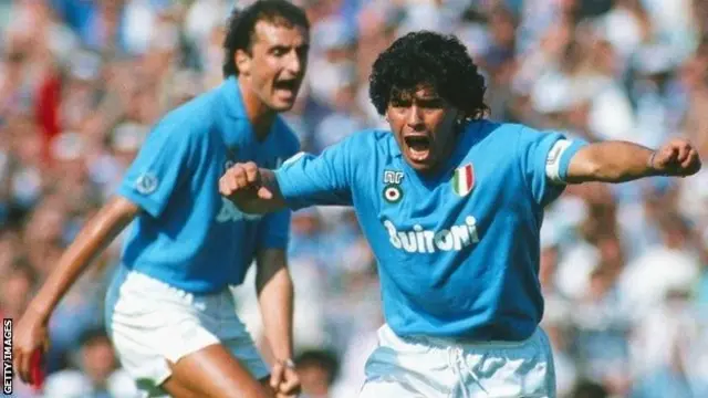 Napoli'de bir simge olan Maradona, 188 maçta 81 gol attı