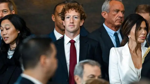 كان مارك زكربرغ من أبرز الشخصيات التي حضرت حفل تنصيب الرئيس الأمريكي دونالد ترامب مؤخرا