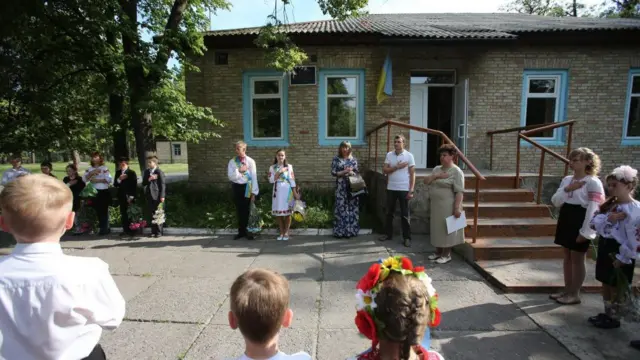 Останній дзвоник в одній із сільських шкіл на Київщині