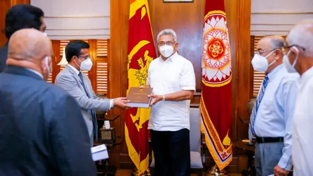 කොමිෂම දින 214ක කාලයක් මුළුල්ලේ 457 දෙනෙකුගෙන් සාක්ෂි සටහන් කරගෙන තිබෙන අතර එම වාර්තාව පිටු 472කින්, ඇමුණුම් 215 කින් සහ වෙළුම් 06කින් සමන්විත බව ජනාධිපති කාර්යාලය තම වෙබ් අඩවියේ දක්වා ඇත.