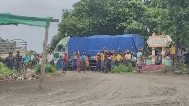 ဆိပ်ကမ်းပြန်မဖွင့်ဖို့ ဒေသခံတွေ ဆန္ဒပြ