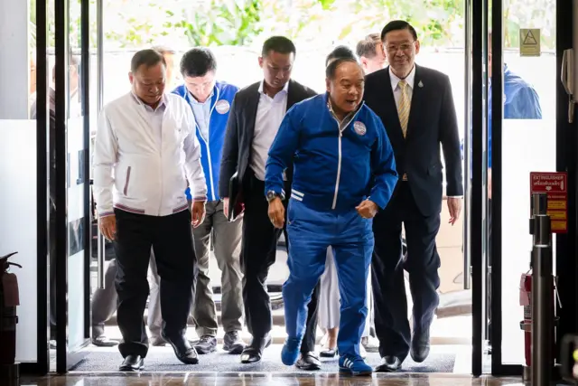 ไพบูลย์ (ขวาสุด) กับ "นายป้อม" พล.อ.ประวิตร