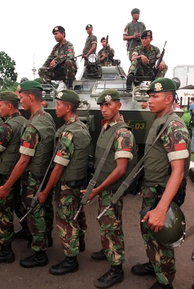 ABRI, tentara, gerakan mahasiswa, NKK/BKK