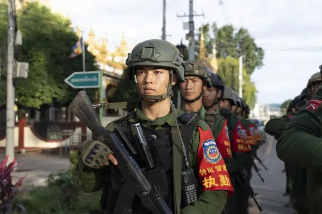 MNDAA တပ်ဖွဲ့ဝင်တွေ (ပုံဟောင်း)