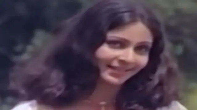 'ஆயிரம் மலர்களே பாடலின் காட்சி 