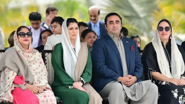 பாகிஸ்தான்: முதல் பெண்மணியாகும் அதிபரின் மகள் – சர்ச்சையாவது ஏன்?