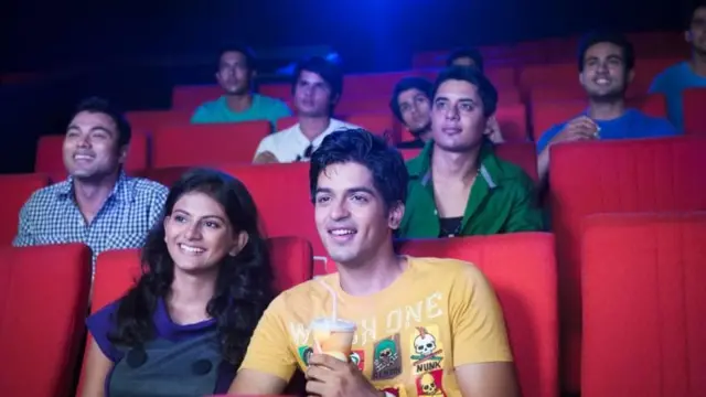 બીબીસી ગુજરાતી નોરા ફતેહી અને સંજય દત્તના ગીત પર પ્રતિબંધ, આઇટમ સૉન્ગ સરકે ચુનર વિવાદમાં સેન્સર બૉર્ડ