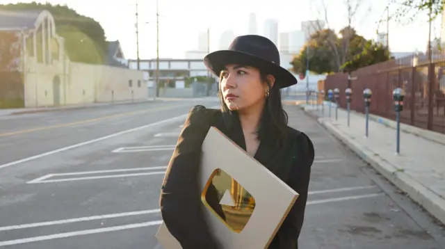 มัสลา สนศิริ เจ้าของช่อง MOSSALA101ที่มีผู้ติดตามมากกว่า 1 ล้านคน 